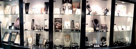 Bay jewelers an upscale jewelry store owned and operated by larion ayad. Almas Gold Centre Jewellers - Jewelry store | Churchill ...
