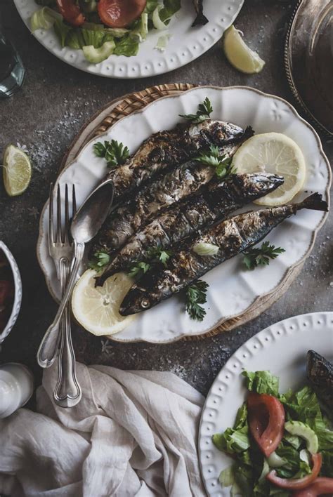 Poisson au barbecue et sa marinade aux oignons