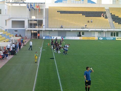 Le club le plus ancien de moldavie, fondé en 1938, est le tiligul , mais il a cessé d'exister en 2009 par manque de moyens financiers. CS Sheriff - Stadion in Tiraspol