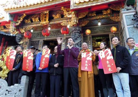 Jun 30, 2021 · 疫情爆發，外界關注8月28日公投是否延期，中選會預計7月2日拍板定案。國民黨前主席朱立倫上午前來立院拜會國民黨團，討論不在籍投票的推動. 朱立倫到樹林鎮南宮 首發旺來福來春聯 - 中時電子報