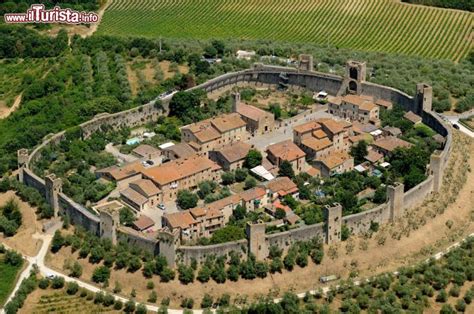 The primary evidence for this expansion is. I mercatini di Natale a Monteriggioni e la fiaccolat ...