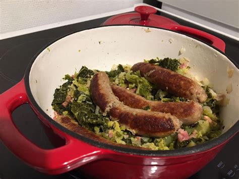 Chou frisé aux saucisses Recette de Chou frisé aux saucisses