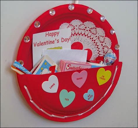 Valentine card crafts for toddlers and preschoolers. zoey's attic: Easy Valentine Card Holders