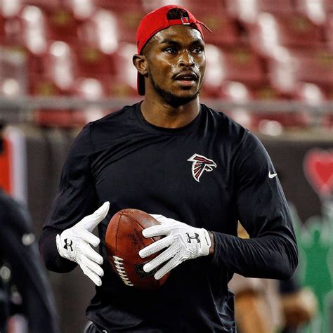 Julio jones is an american football wide receiver who plays for the atlanta falcons in the national football league (nfl). Julio Jones College - NFL injury report Week 10: Updates for Julio Jones, C.J ... - Receiver ...