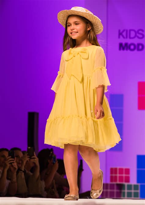 Giro Pelas Semanas De Moda Kids Harpers Bazaar Moda Beleza E