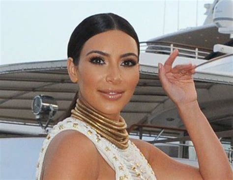 Kim Kardashian Muestra Su Trasero Como Adelanto De La Sesión Que