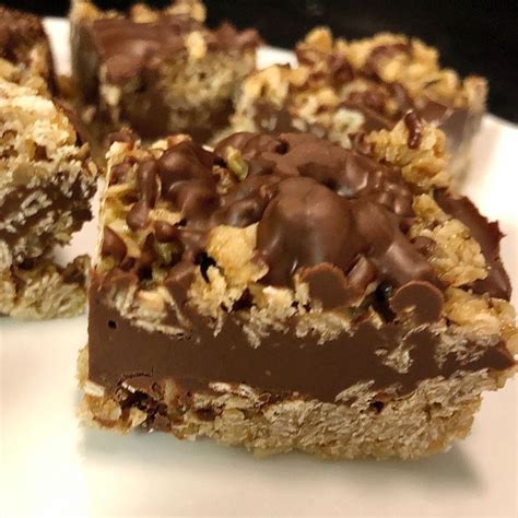This recipe was originally posted in 2015. Easy No-Bake Chocolate Oatmeal Bars
