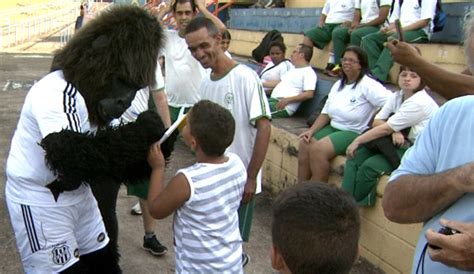 Ponte preta troca de mascote e assume gorila no lugar da macaca. Ponte inaugura projeto para crescer torcida jovem na ...