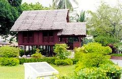 Ramlee dalam geme filem komedi. Pulau Pinang mengamit kenangan lama
