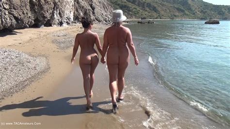 Nudechrissy Walking Naked On The Beach Videos My Xxx Hot Girl