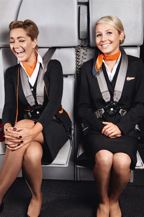 Réservez des vols abordables vers toute lEurope in Flight attendant fashion Sexy