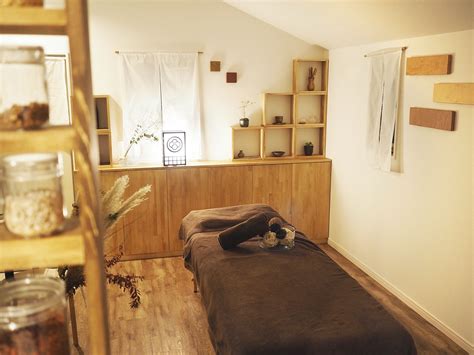 Formente 鍼灸マッサージ院 Massage Room Decor Massage Therapy Rooms Bohemian