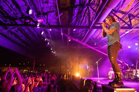 Who Performed at Longhorn Ballroom? Sex Pistols to Johnny Cash