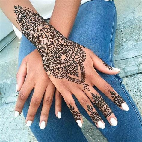 43 Elegant Hand Tattoo Designs That All Women Will Like