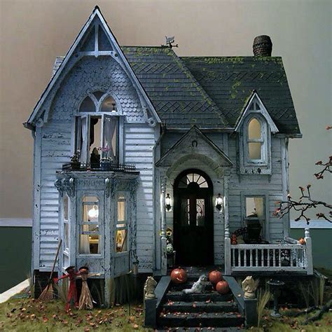 Haunted Dollhouse Inspiration Love The Details Dollhouse Halloween