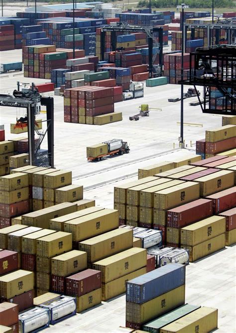 Looming strike worries port