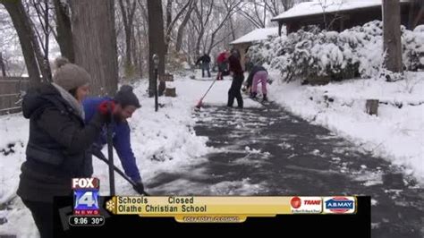 Kcmo Church Members Shovel Snow For Those Who Cant Fox 4 Kansas City