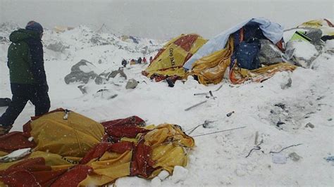 17 Dead In Mount Everest Avalanche Triggered By Quake The Boston Globe