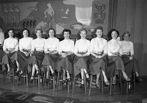 Photo Of Sands Hotel S Cocktail Waitresses In Las Vegas History Forum Cocktail Waitress Sands