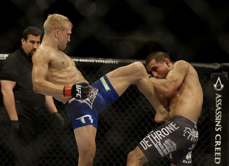 Ufc S T J Dillashaw Deftly Handles Drama Keeps Belt La Times