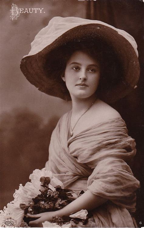 beautiful edwardian lady with large hat and flowers 1910 vintage portraits vintage photographs