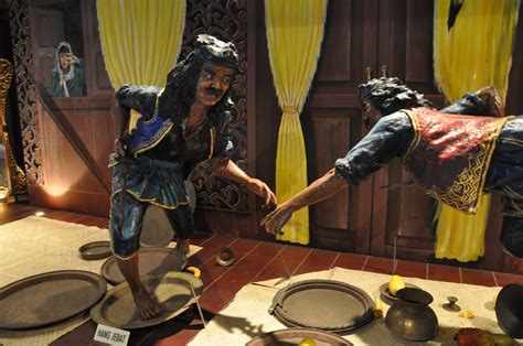 هڠ تواه‎) was a warrior who lived in malacca during the reign of sultan mansur shah in the 15th century. Malacca Tour : Hang Tuah vs. Hang Jebat | This whole hall ...