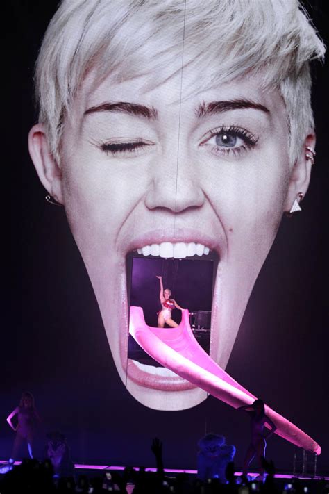 Miley Cyrus Just Revealed That She Didn T Make A Dime From Her Bangerz Tour Even Though It
