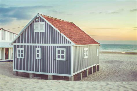 The population in 2011 was 13,418, in an area of 10.18 km2. Кошта да Капарика (Costa da Caparica). Алмада, Лиссабон.