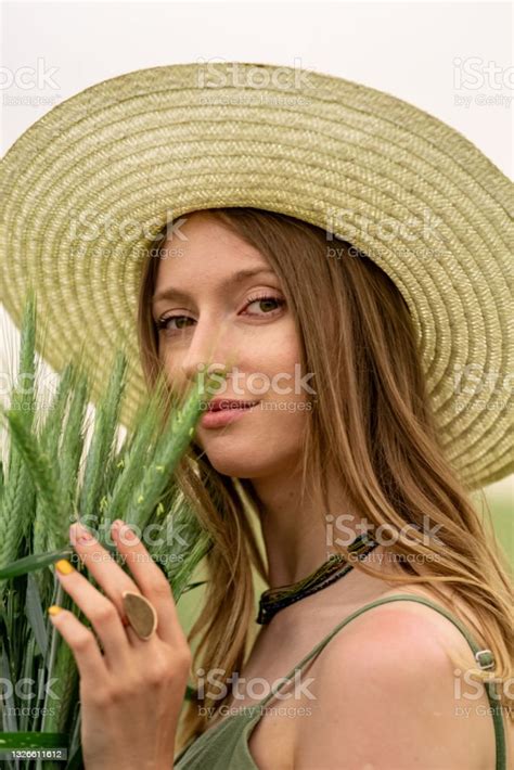 Closeup Gorgeous Young Woman In A Hat On The Outdoor Healthy Lifestyle
