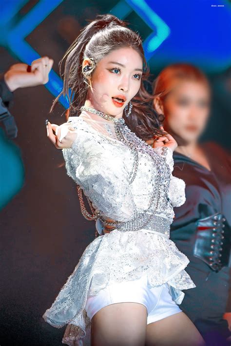 Nayeon Solo Netizens Share Glamorous Stage Outfits Of 5 Female K Pop