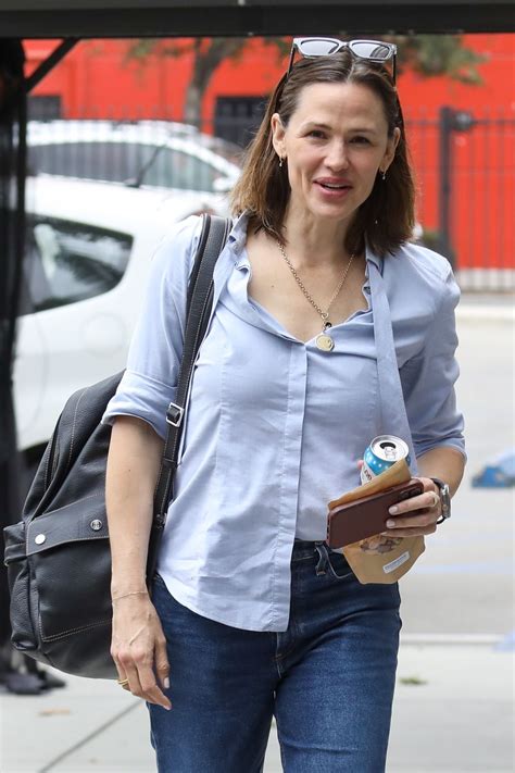 Jennifer Garner Arriving At The Studio In Hollywood 06142023 • Celebmafia