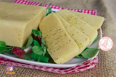 La panissa è un piatto tipico della cucina ligure per il quale si usano gli stessi ingredienti della farinata di ceci, con l'esclusione però dell'olio di oliva. Pin su Ricette genovesi