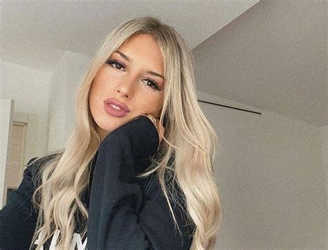 Read this biography and get to know facts about her personal life, hobbies, her past and her relationship with lautaro. Babydoll e scollatura mozzafiato: Lady Martinez infiamma ...