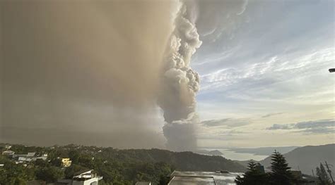 Volcano Erupts Near Manila Airport Shut Villagers Flee World News The Indian Express