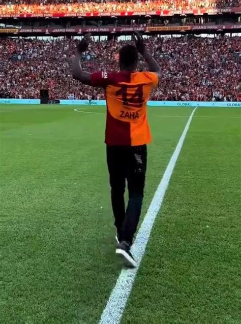 Wilfried Zahas Amazing Galatasaray Welcome After People Told Him Re
