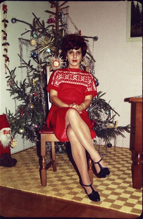 50 vintage snaps show people dressing up for christmas in the 1970s usstories oldusstories
