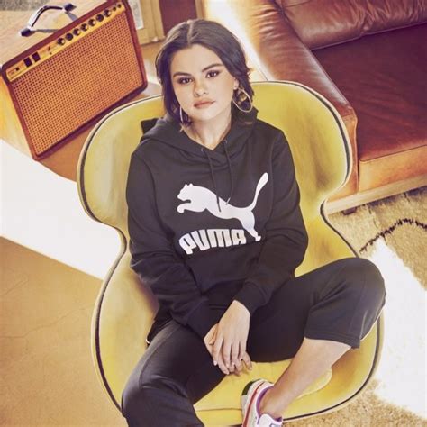 Selena Gomez Presentando Los Modelos De Zapatillas Puma Cali Chase Foto En Bekia Moda