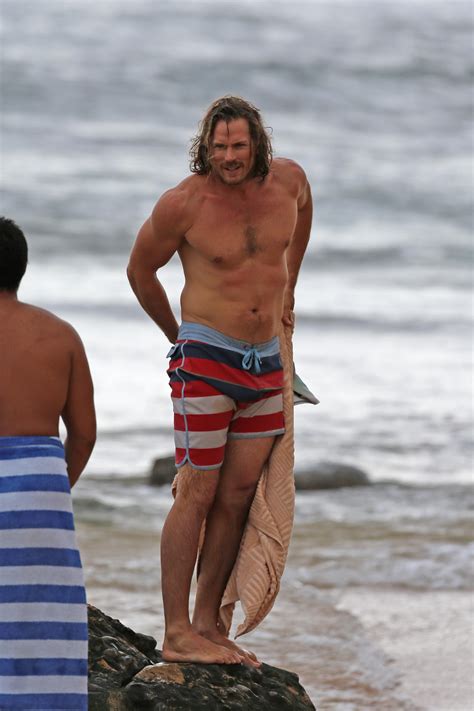 Sex And The City Star Jason Lewis Is Shirtless On The Beach And His