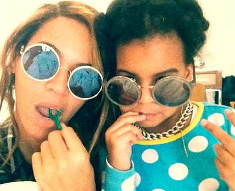 Pic Beyonce Blue Ivy Flossing Mother Daughter Duo Clean