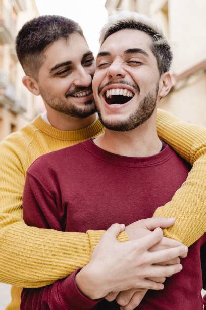 98500 Two Men Making Out Fotografías De Stock Fotos E Imágenes Libres De Derechos Istock