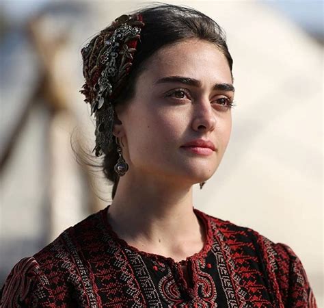 Pictures Of Esra Bilgic Aka Halime Sultan Go Viral As Ertugrul Ghazi