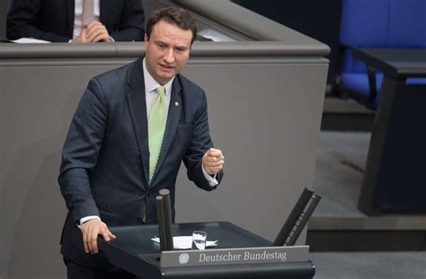 Nu tritt auch mark hauptmann aus der partei aus. 32000 Stück: Hauptmanns Masken gingen auch ans ...
