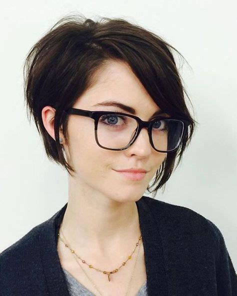 Short Hair Pixie Cut Hairstyle With Glasses Ideas 65 Hair And Makeup Long Pixie Hairstyles