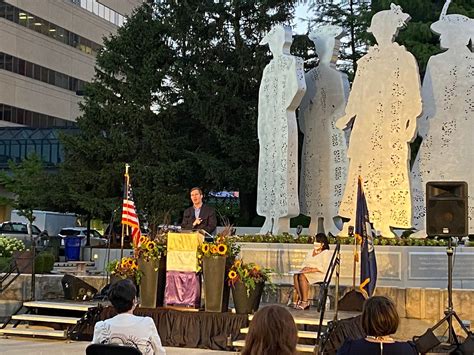 'Stand' Statue Unveiled in Lexington