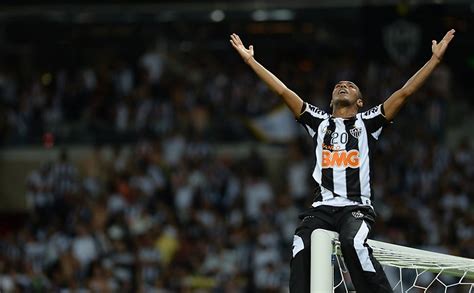 Melhores momentos atlético mg 2 x 0 newell's old boys libertadores 2013 10 07 2013 globo hd. Atlético-MG x Olímpia - 27/04/2018 - Esporte - Fotografia ...