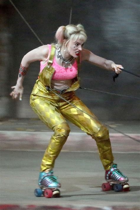 Margot Robbie Braves Daring Stunts During Birds Of Prey Reshoots Metro News