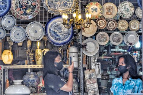 Pasar Klitikan Kota Lama Surga Pencari Barang Antik Di Semarang Javamedia