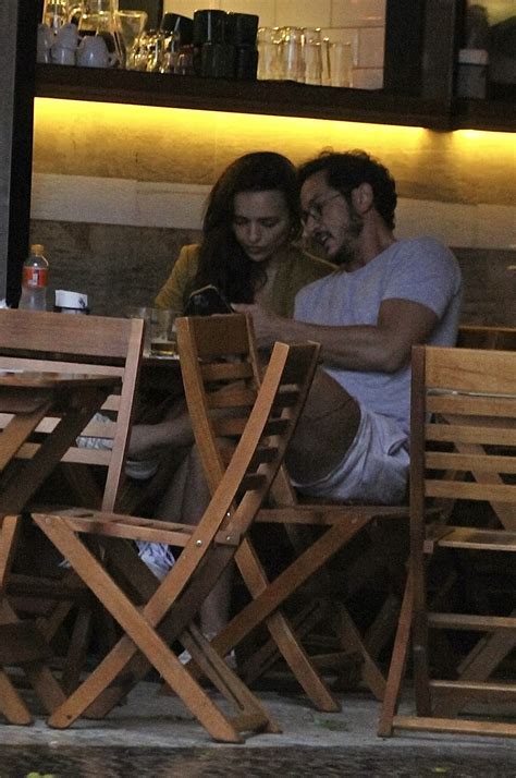 Engrenou! Rafa Kalimann e Allan Souza Lima curtem bar no Rio em novo flagra