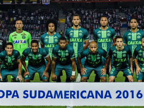 See more of chapecoense #luto on facebook. 76 Tote bei Flugzeugabsturz in Kolumbien - fünf ...