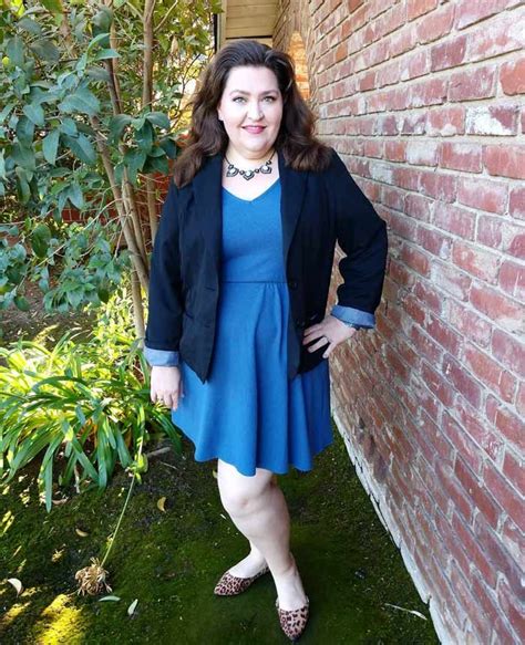 How To Wear Navy Blue Color Palettes And Styles For You To Choose From